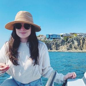 Meet your Posher, Claudia